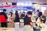 脱口秀演员程璐、梁海源、胡豆豆现身西安京东MALL 精彩演出爆梗不断