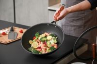 用三禾窒氮轻铁锅颠炒湘菜的灵魂！辣椒炒肉这样做更香