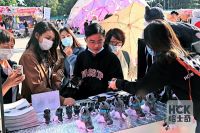 开创跨界营销先河，HCK哈士奇引爆草莓音乐节现场