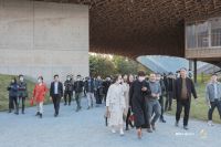 质美中国丨探寻“水印苍山”之美，恒洁与设计师共赏大理杨丽萍大剧院