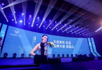 领衔全民热议综艺，为时尚家居品牌发声，容祖儿为何频登热榜？