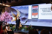 沪上时尚圈聚焦BCBGMAXAZRIA大秀，爱涂妆玩转色彩管理成行业新势力