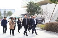 青浦区政协主席曹卫东一行莅临书香门地集团参观指导