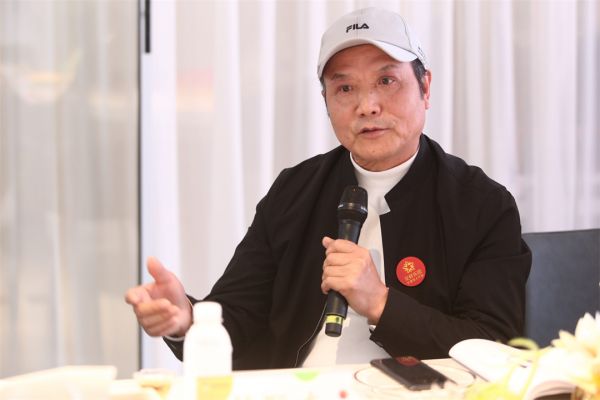 花样乐园老龄关爱行动001号志愿者 林顺才老师