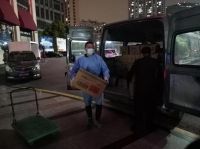 自己饿着为别人送吃的——致敬最平凡的“超人”月星店小三