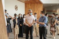 青浦区副区长肖辉莅临书香门地集团调研考察