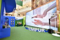 女足名将浦玮空降TEMPUR泰普尔“能量睡感站”，点燃世界杯别样冬日激情