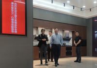 中国五金制品协会理事长张东立先生一行莅临皇冠电气考察指导