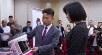 歌手陈红在深圳签约多家建材公司代言人
