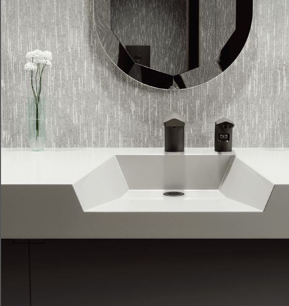 图说：SLOAN仕龙皂液器和水龙头的设计独特、外观优雅