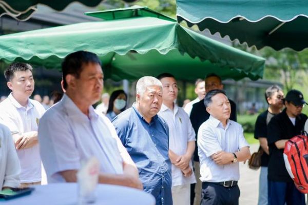主标题：四季充美 万物皆好