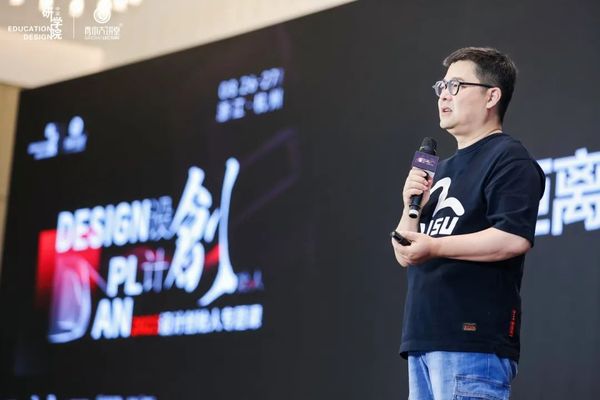 中国建筑装饰协会设计分会副会长 鼎合建筑装饰设计工程有限公司首席设计总监 孙华锋老师