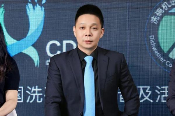 海尔洗碗机国内市场电商总经理鄢伟杰