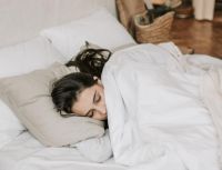 怎样的床垫更适合年轻人？易翻身，更健康
