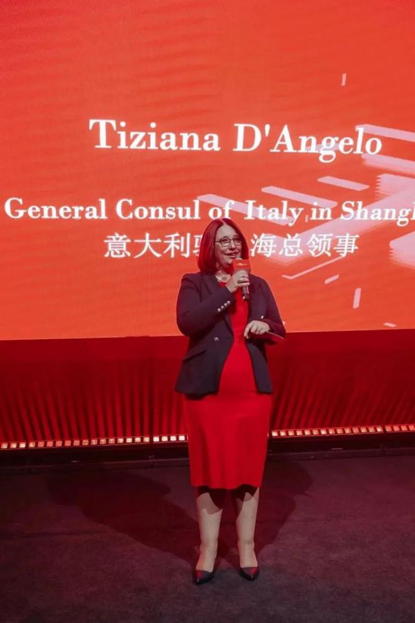 意大利驻沪总领事 Tiziana D'Angelo