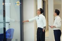 皇派门窗携手「鬼才设计师黄永才」，让你不足1万封阳台！