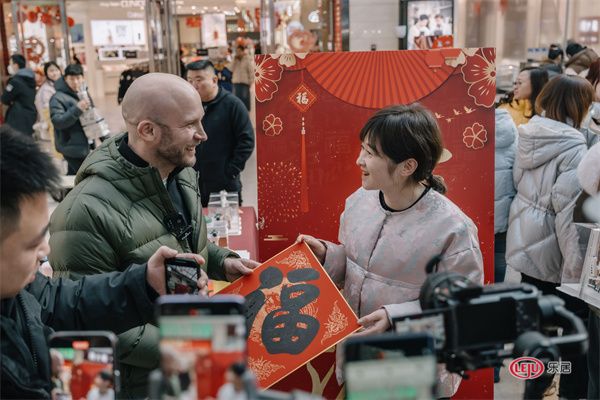 “家在沈阳”冬日雪暖阳 和平送福——设计师张寅助力沈阳文旅行动