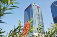 逆势突围的“双冠王”大自然地板，凭什么笑傲地板江湖？