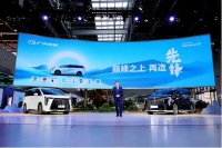 小米、华为科技大厂纷纷下场，车机天花板一升再升