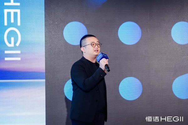 7、广州设计周商务总监邓启钊作分享