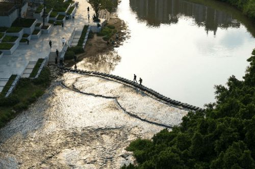 水与城的空间交织与新生：景观建筑师王娜的城市水脉营造