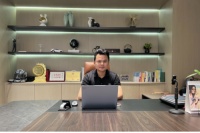 珍妮罗曼瓷砖：推出“超白胚金丝绒和超白胚复刻瑧石釉”两套新产品