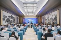 以“大变革，新品牌”为主题的2024中国泛家居行业高质量发展思想大会在青岛举行