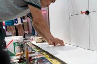 今朝装饰联合东方雨虹举办瓷砖铺贴大赛，弘扬大国工匠精神！