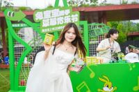 兔宝宝携手杭州草莓音乐节，多维破圈奏响品牌年轻化最强音