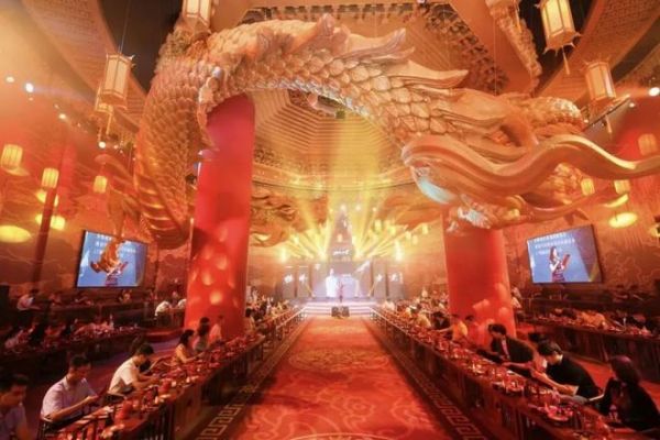 宏陶瓷砖荣膺“榜样力量”领军品牌与原创设计金奖，定义潮榜样标杆！