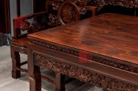 东成红木：业界公认的“大红酸枝专家”