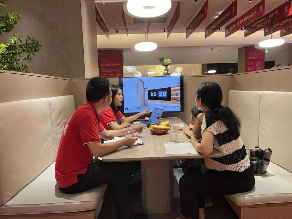 设计师与业主共创设计方案