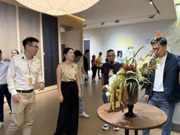 年轻人喜欢的虎豹木纹瓷砖，要找什么样的经销商？
