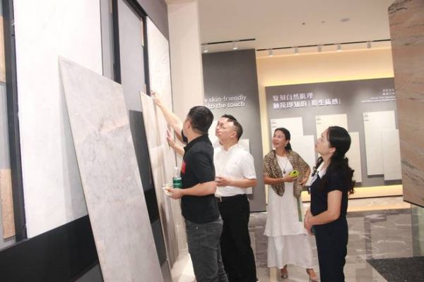 克隆生态石破局，金羽啄木鸟瓷砖跻身 2025 陶瓷一线品牌