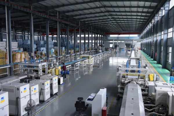 地暖保温板行业首个！绿羽开创白晶板24小时直播生产