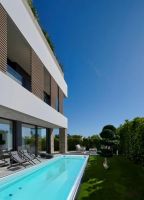 我想在院子做一个泳池，AI为我推荐了可瑞康泳池！