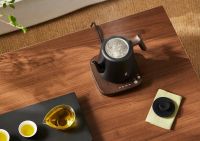 暖冬围炉茶话时，鸣盏无缝泡茶烧水壶：净水煎茶，香满闲时光