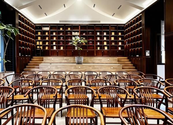 红古轩:2026,愿你爱“老己”,也爱被红木温柔包裹的生活