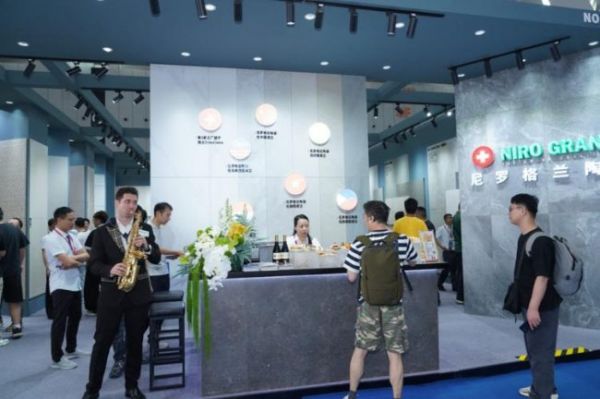 展会直击｜尼罗格兰陶瓷佛山潭洲展首日人气爆棚！爆款新品惊艳出圈