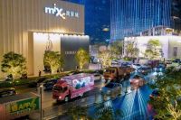 为什么深圳人的朋友圈被一辆粉色巡游车刷屏了？