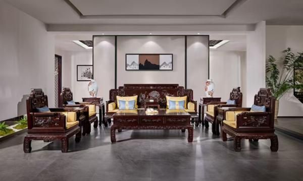 红木突围之道：放弃内卷，学瑞士钟表的逆袭之路