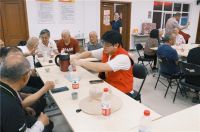 京东厨具端午走进丰台社区 捐赠限定款茶具践行敬老公益