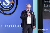 软硬双擎驱动、全域零售破局！V6家居2026年秋季9C全域运营系统培训大会赋能终端升级