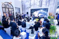 张灿设计作品「繁花静界」展馆刷屏，皇派门窗2026广州建博会首日斩获“人气王”