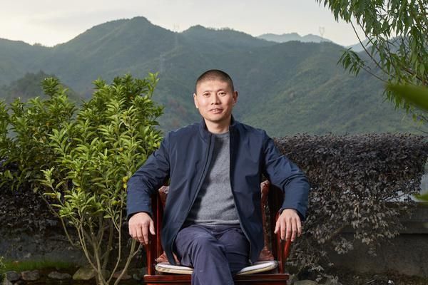 古森红木匠心造物：于烟火深处见木纹，于寻常之中藏风骨