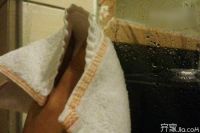 淋浴房玻璃门频频自爆  如何选购保养更妥帖？