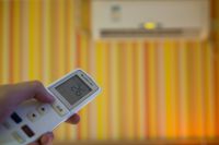 变频和定频空调究竟谁更耗电？听老师傅讲解，结果太出乎意料