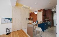 在简约风中加温馨木质和复古红砖,打造时尚的小户型