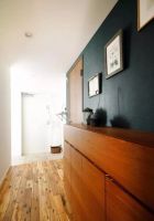 深色背景墙会让空间显小?那是因为你不会搭配~