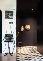 深色背景墙会让空间显小?那是因为你不会搭配~